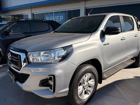 TOYOTA HILUX 2.8 SR 4X4 CD 16V DIESEL 4P AUTOMÁTICO